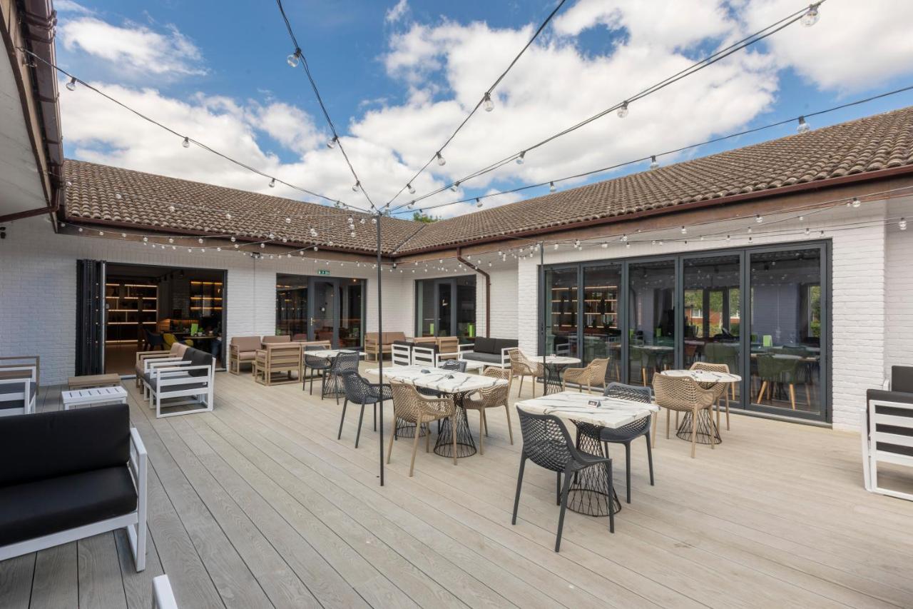 Holiday Inn Guildford By Ihg Ngoại thất bức ảnh