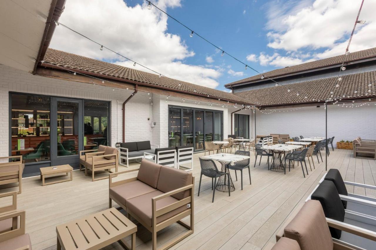 Holiday Inn Guildford By Ihg Ngoại thất bức ảnh