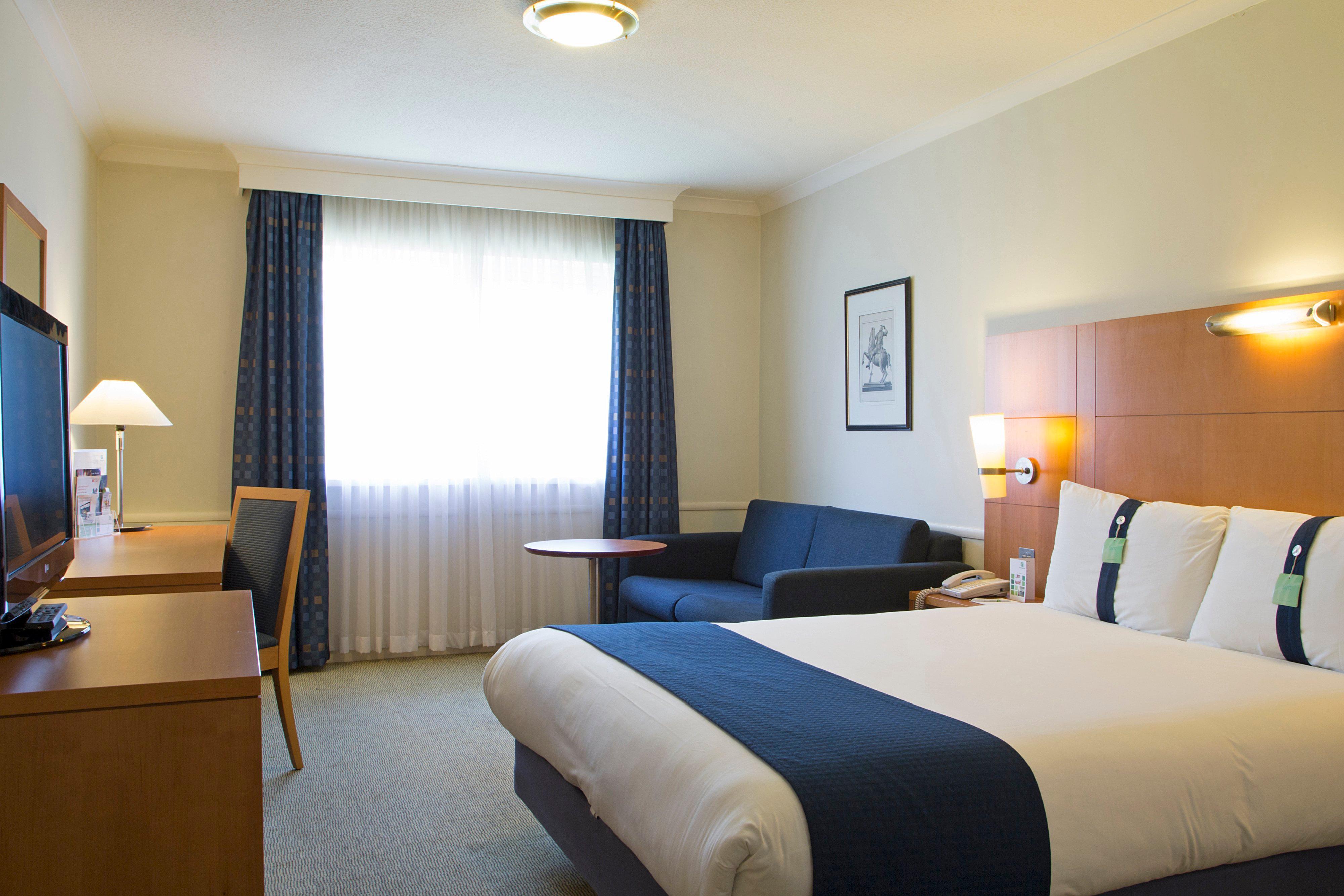 Holiday Inn Guildford By Ihg Ngoại thất bức ảnh