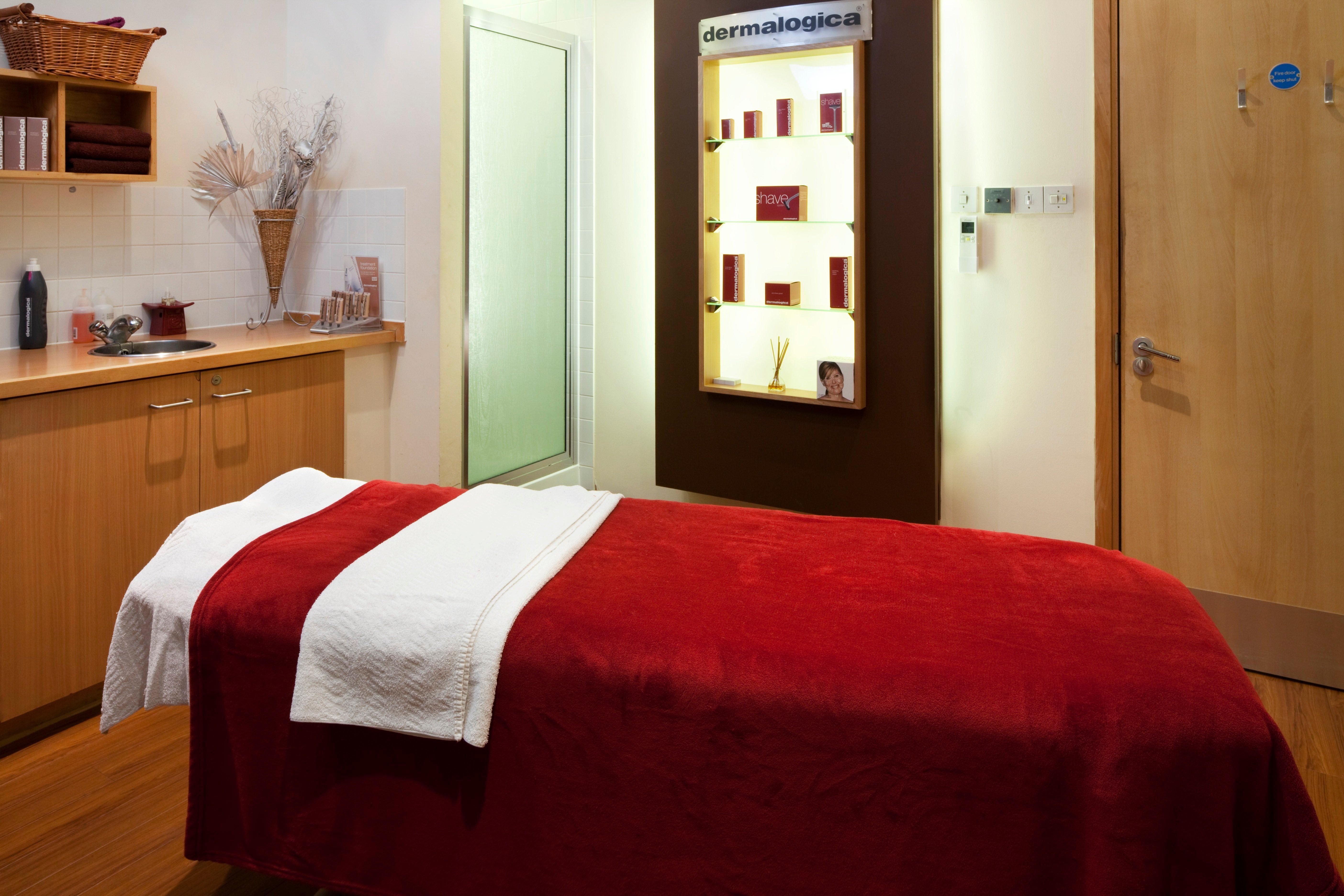 Holiday Inn Guildford By Ihg Ngoại thất bức ảnh