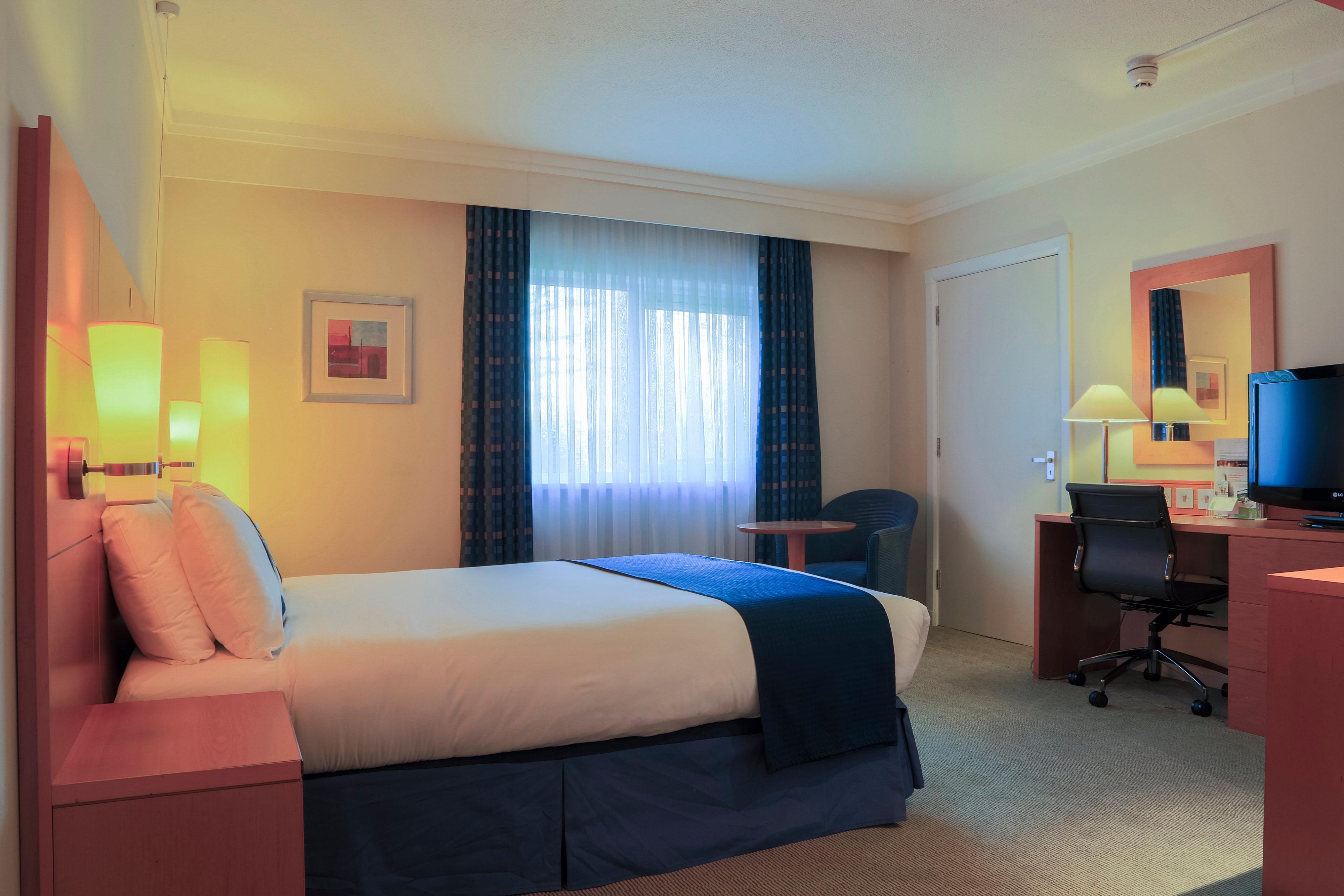 Holiday Inn Guildford By Ihg Ngoại thất bức ảnh