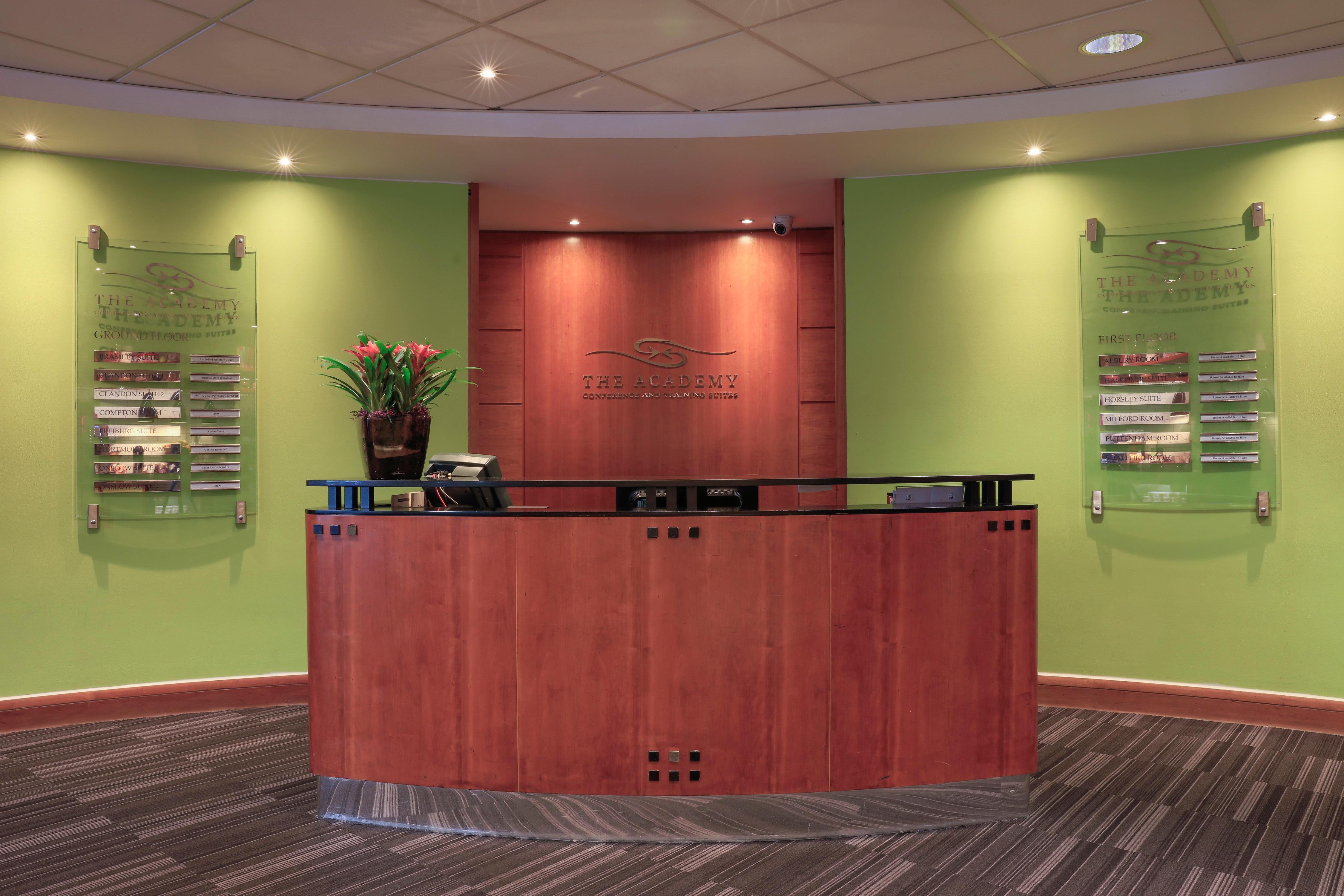 Holiday Inn Guildford By Ihg Ngoại thất bức ảnh