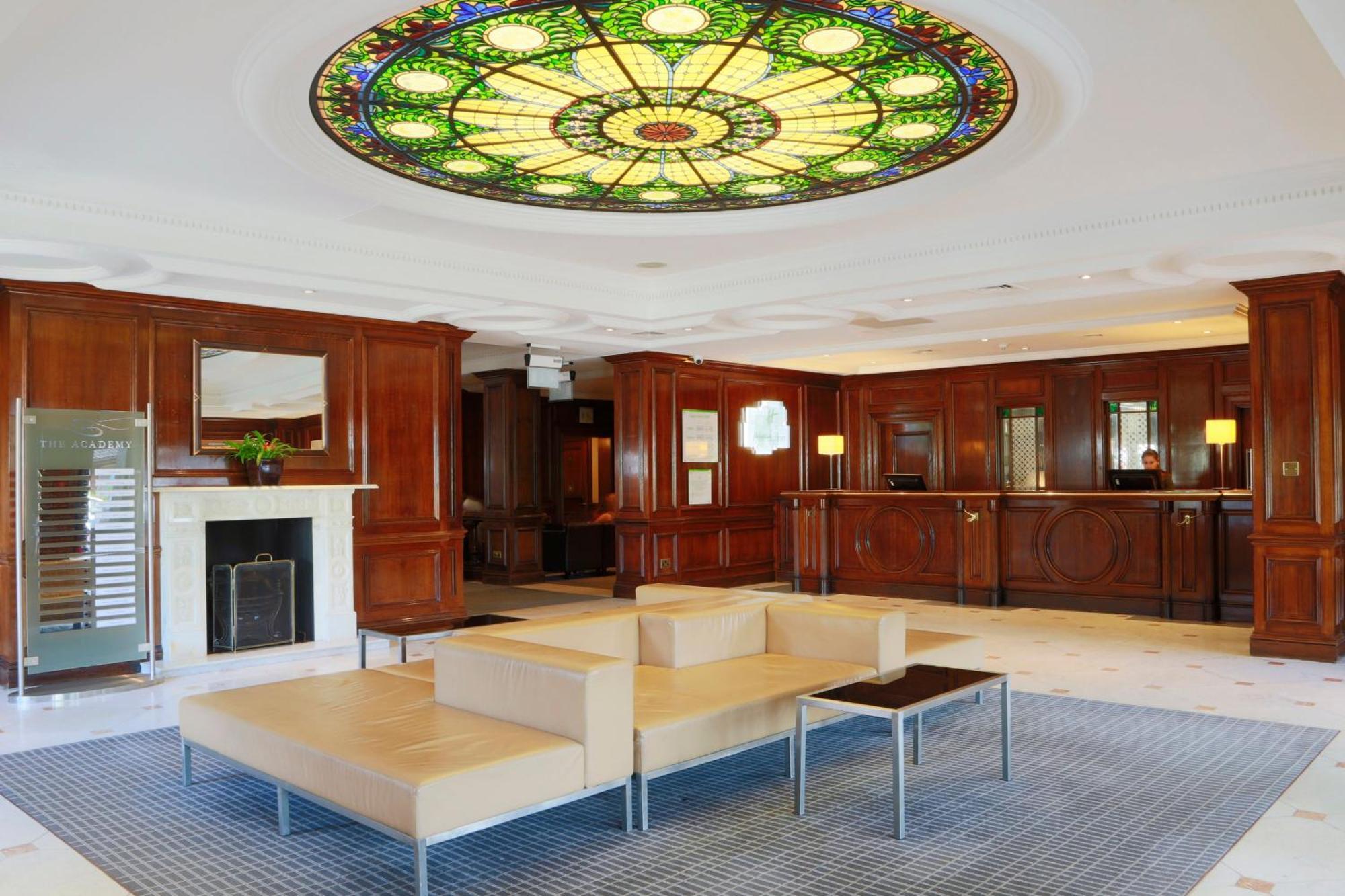 Holiday Inn Guildford By Ihg Ngoại thất bức ảnh
