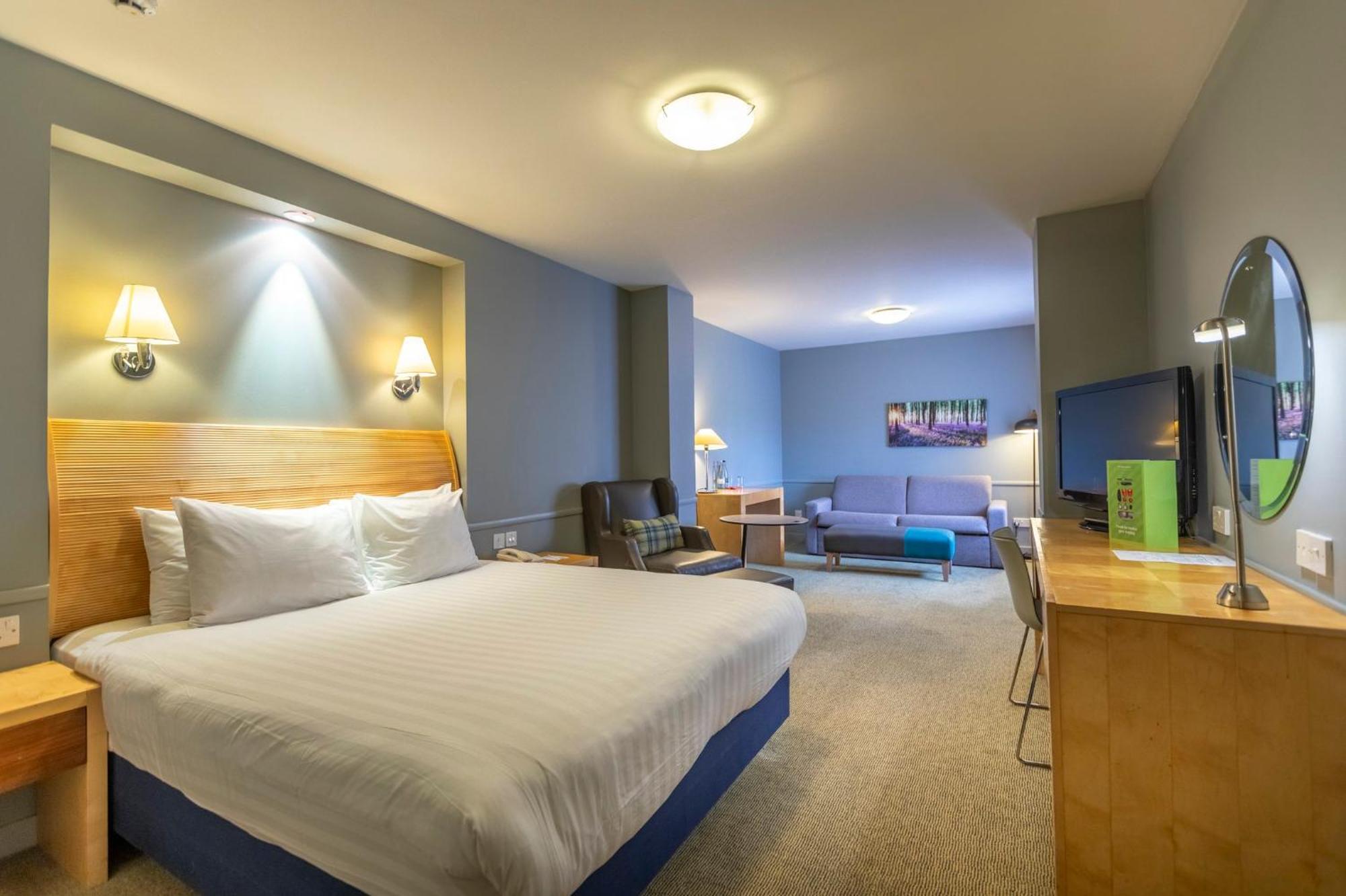 Holiday Inn Guildford By Ihg Ngoại thất bức ảnh