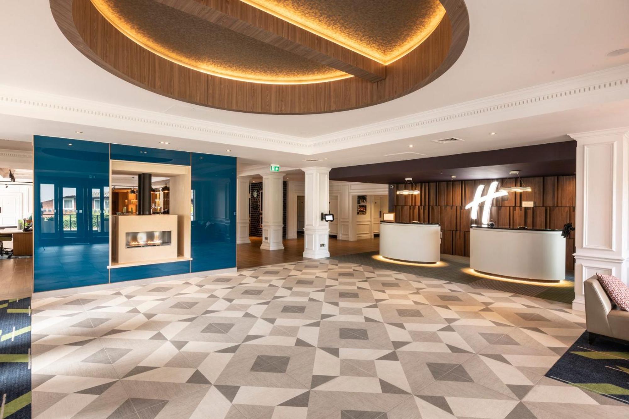Holiday Inn Guildford By Ihg Ngoại thất bức ảnh