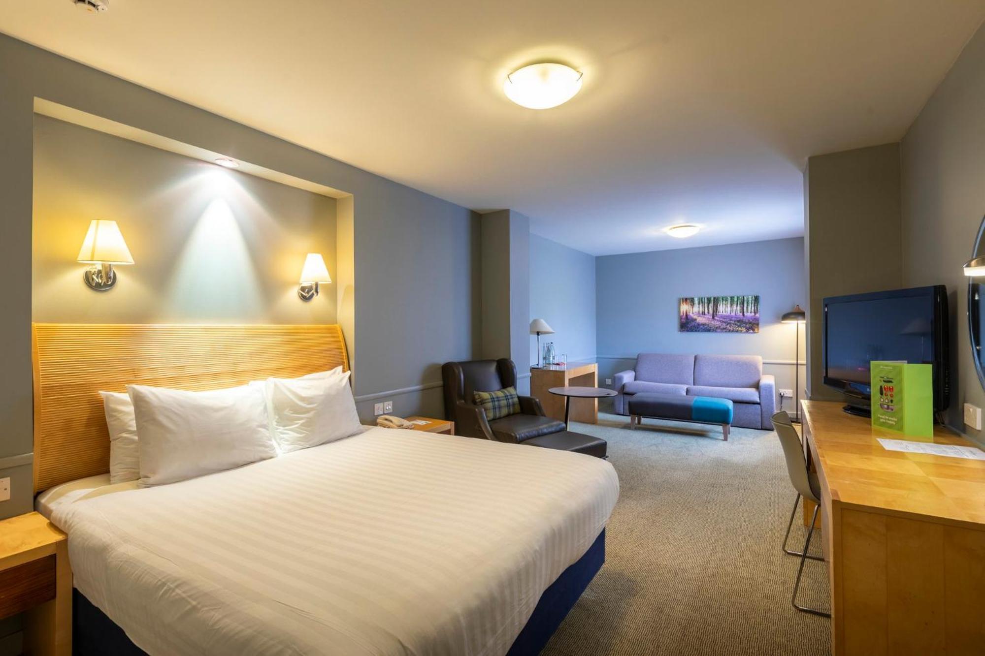 Holiday Inn Guildford By Ihg Ngoại thất bức ảnh