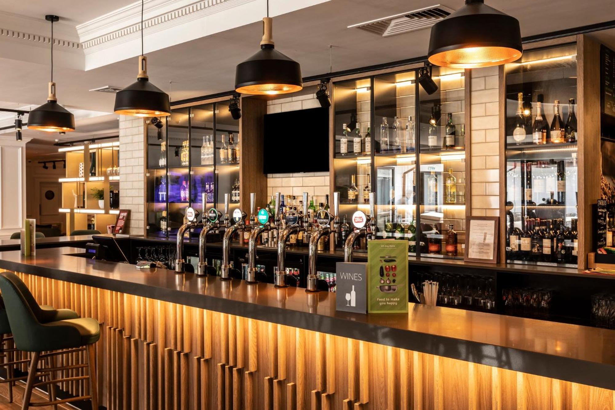 Holiday Inn Guildford By Ihg Ngoại thất bức ảnh